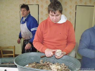 PRVNÍ KOMÁROVSKÝ OVAR