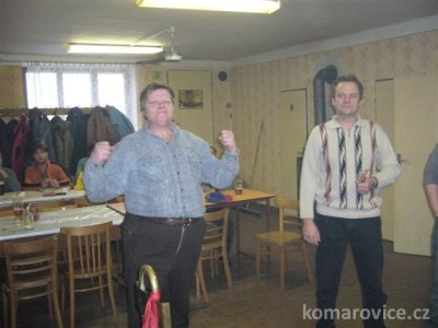 Turnaj ve stolním tenise a šipkách
