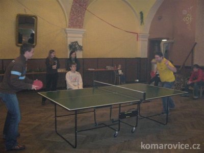 Turnaj ve stolním tenise a šipkách