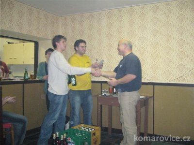 Turnaj ve stolním tenise a šipkách