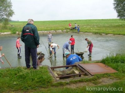 ČIŠTĚNÍ KOUPALIŠTĚ