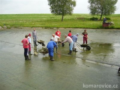 ČIŠTĚNÍ KOUPALIŠTĚ