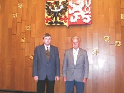 PŘEVZETÍ ZNAKU A PRAPORU OBCE